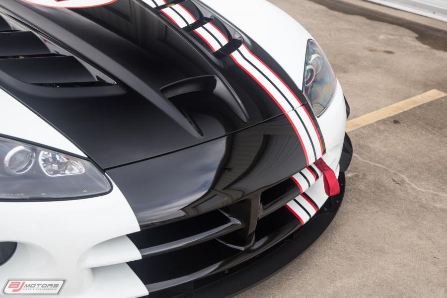 Детали экстерьера Dodge Viper SRT10 ACR-X (002) 2010 года  (фото 38 из 52)